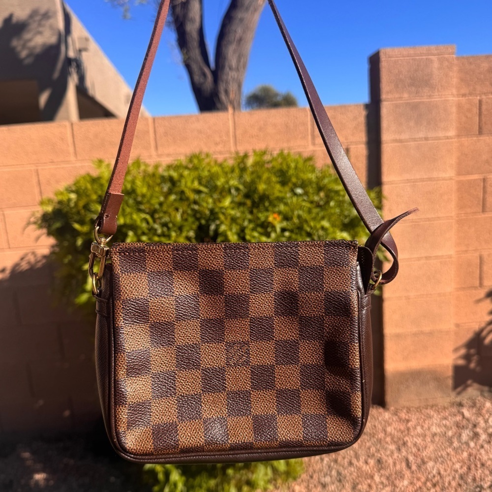 Authentic Louis Vuitton Damier Ebene Pochette handbag